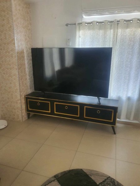 مزنون تلفزيون بسعر {600} شيكل