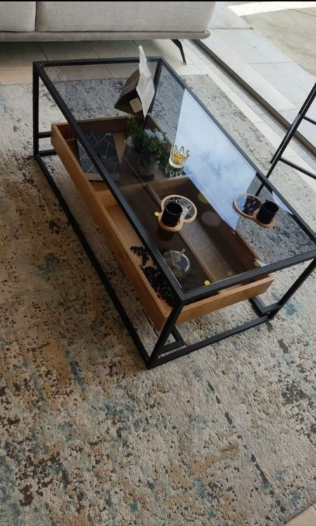طاولة وسط معدن مع خشب بسعر {500} شيكل