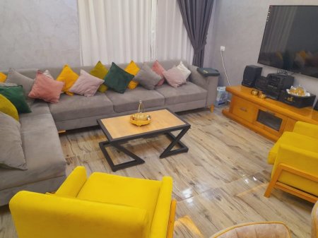 طاولة وسط معدن مع خشب بسعر {500} شيكل