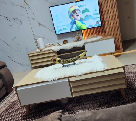 مزنون مع طاولة وسط بسعر {1100} شيكل