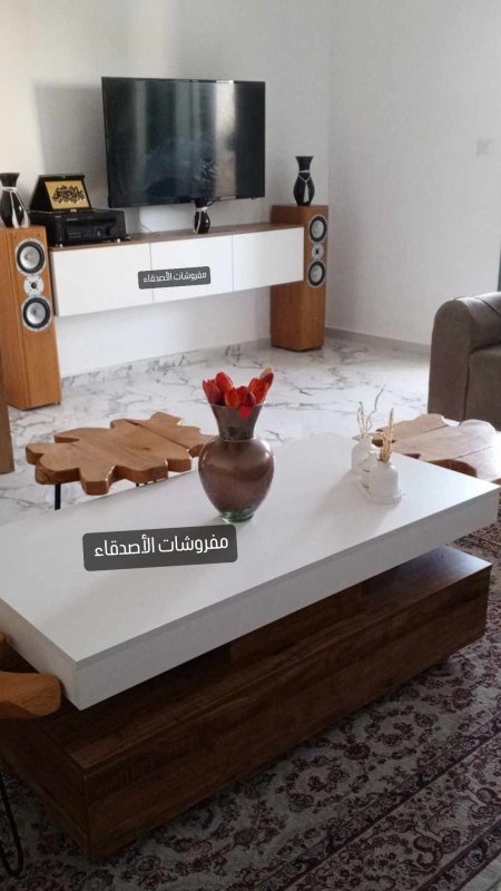 مزنون مع طاولة وسط بسعر {1100} شيكل