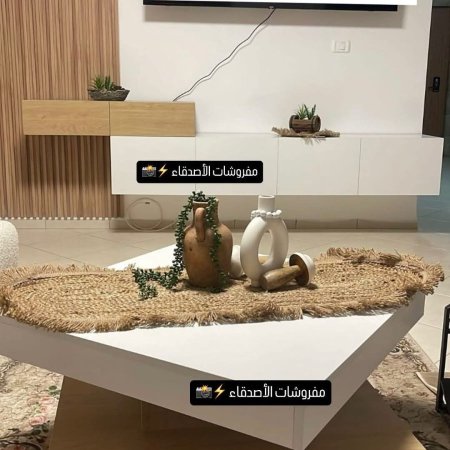 مزنون مع طاولة بسعر {1200} شيكل