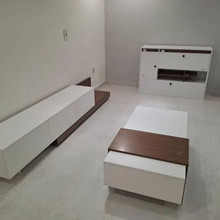 مزنون مع طاولة بسعر {1200} شيكل