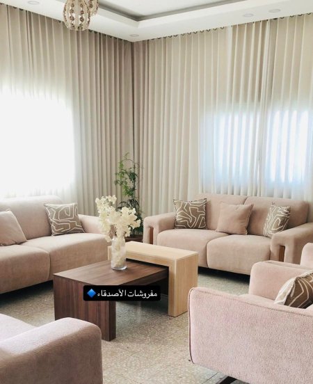 طاولة وسط بسعر {500} شيكل
