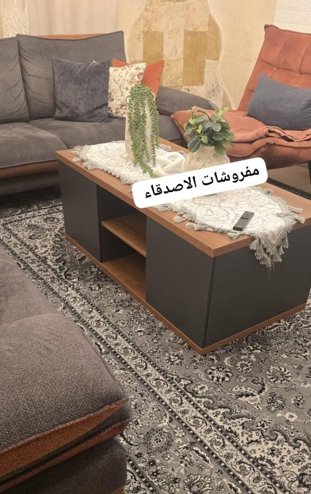 طاولة وسط بسعر {500} شيكل