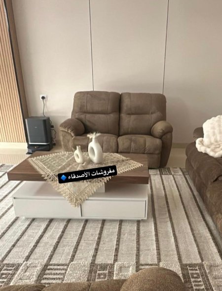 طاولة وسط بسعر {500} شيكل