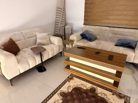 طاولة وسط بسعر {500} شيكل