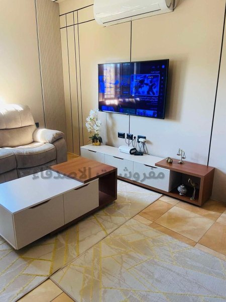 مزنون مع طاولة بسعر {1200} شيكل